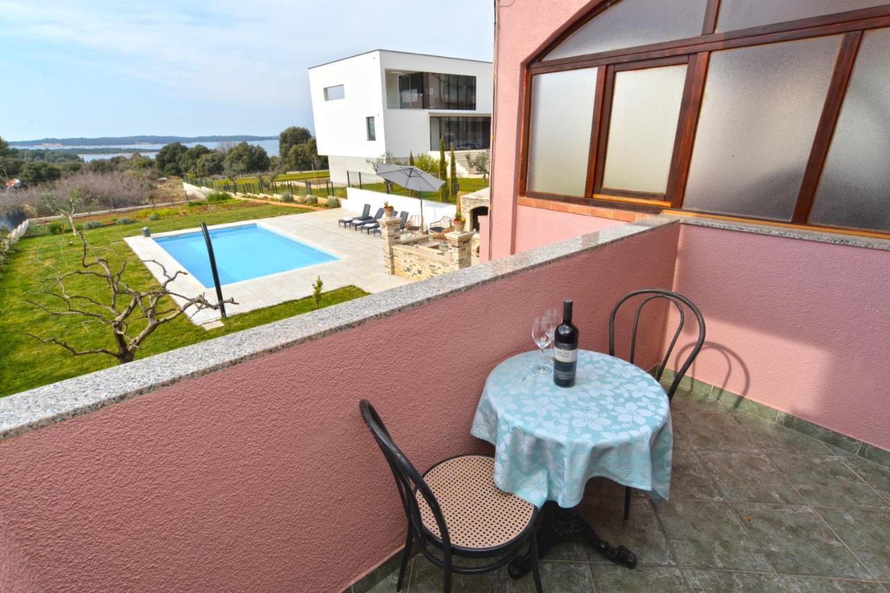 Apartments Violete 742 Πούλα Εξωτερικό φωτογραφία