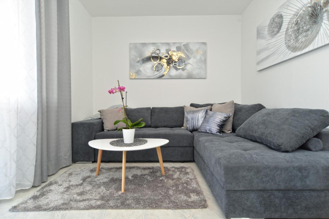 Apartments Violete 742 Πούλα Εξωτερικό φωτογραφία